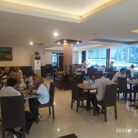Paris Day Hotel Pamanukan Hilir Dış mekan fotoğraf