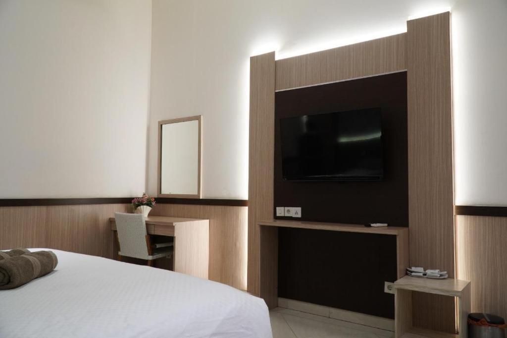 Paris Day Hotel Pamanukan Hilir Dış mekan fotoğraf
